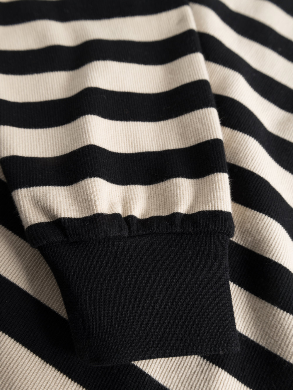 black white longsleeve detail sleeve